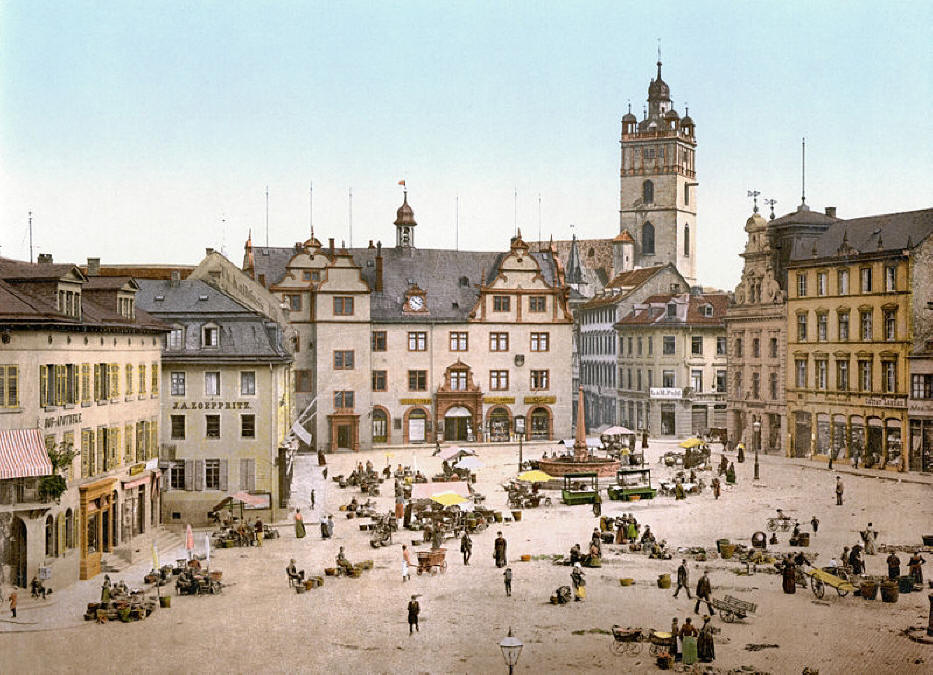 A dél-hesseni székváros, Darmstadt, többek között a Jugendstil (szecesszió) központja, több alkalommal vált brit és amerikai bombázók…
